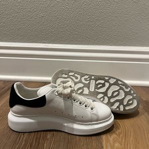 McQueen Women's Oversized Sneaker in White/black